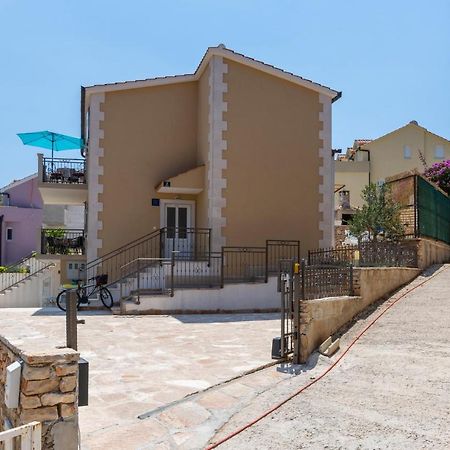 Apartments Listes Milna  Extérieur photo