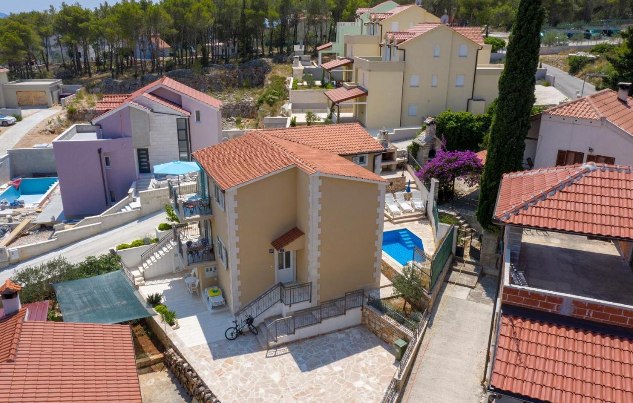 Apartments Listes Milna  Extérieur photo