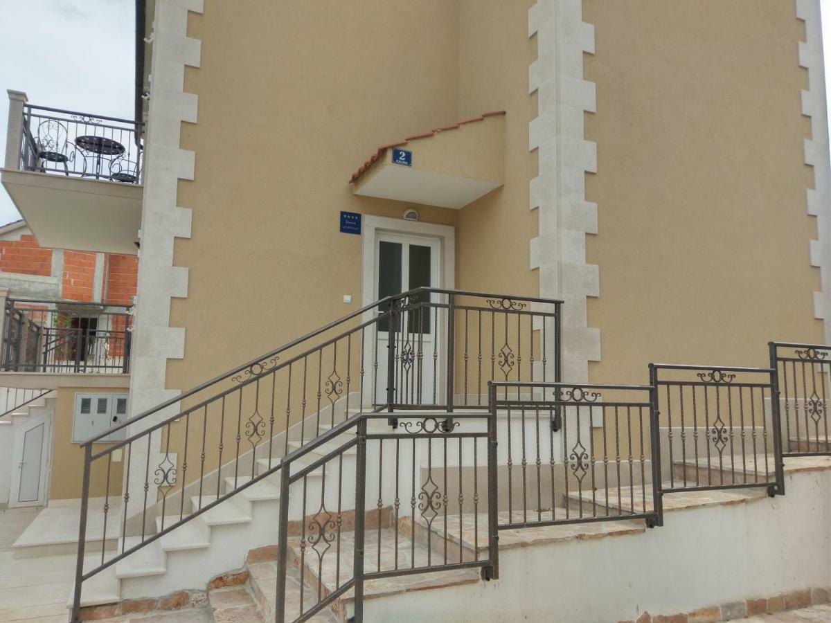 Apartments Listes Milna  Extérieur photo